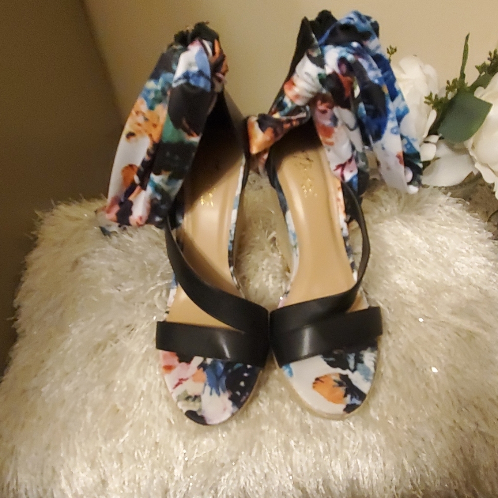 Thalia Sodi fun Summer Wedges..